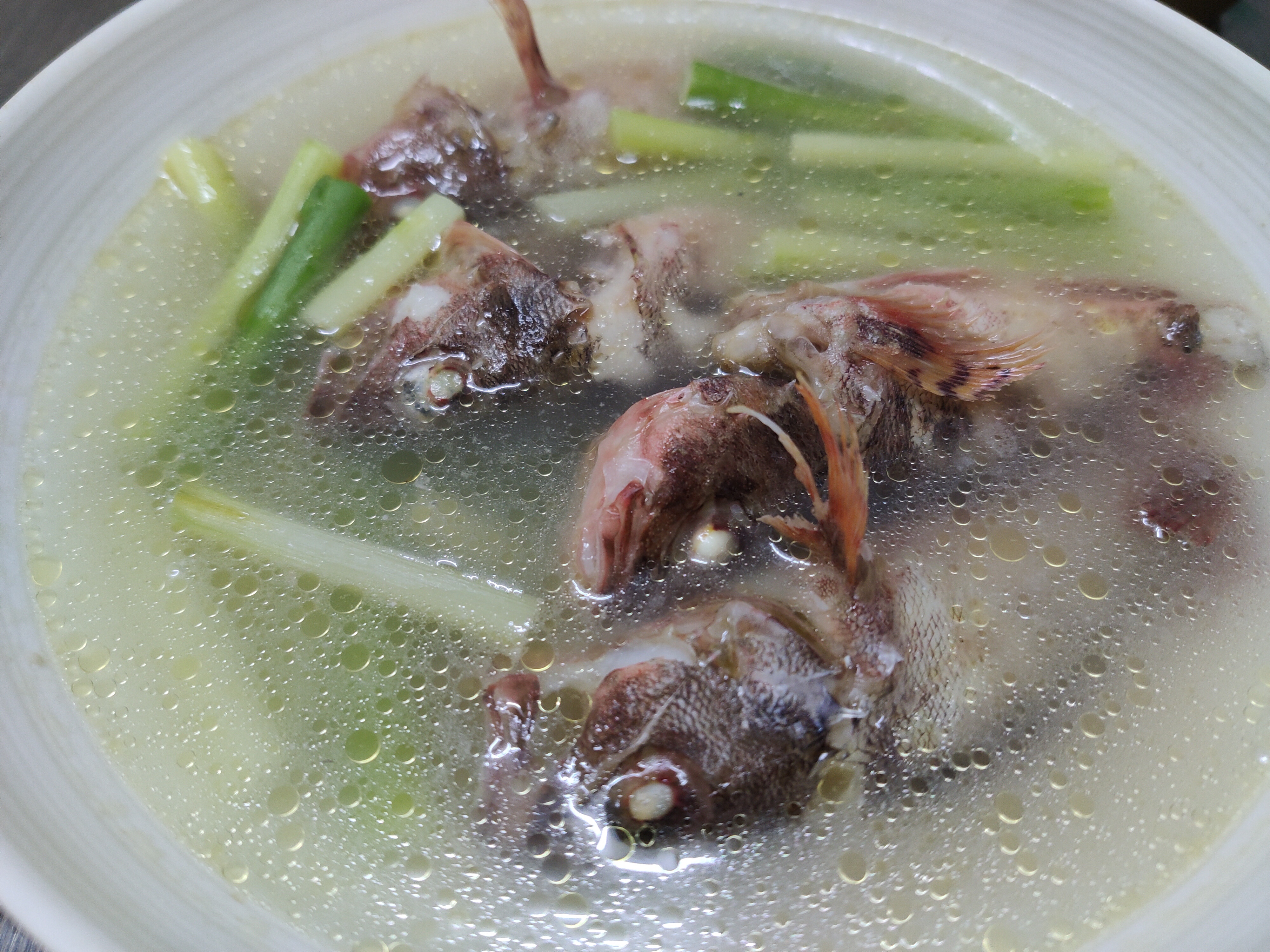 石翁鱼芦笋汤的做法