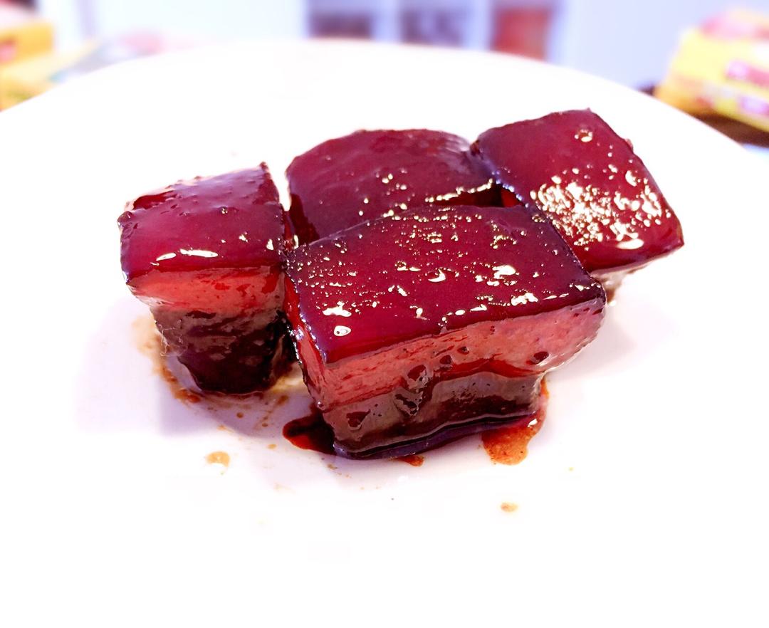 吃着碗里望着锅里的红烧肉