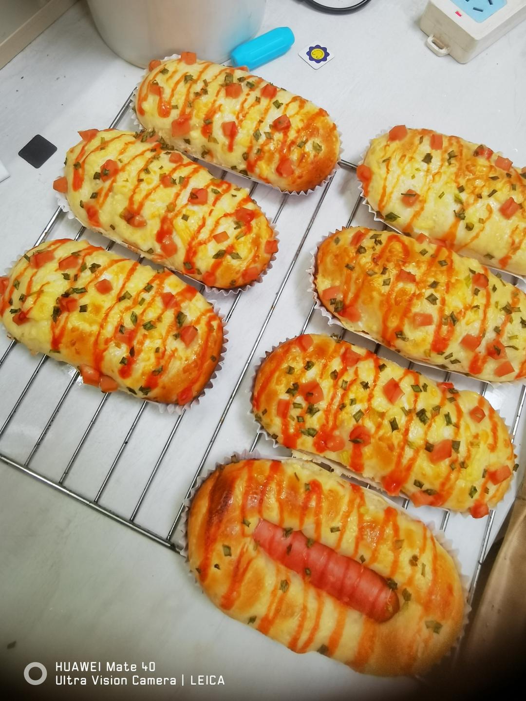 波兰种肉松香葱芝士面包