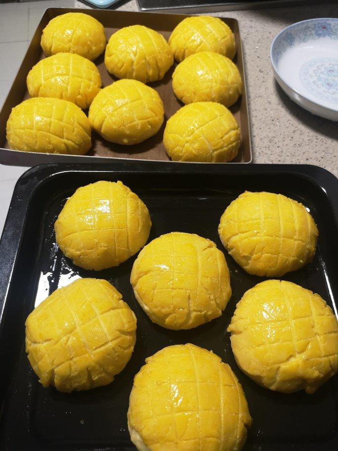 好吃到炸裂的港式菠萝包（附带制作酥皮的小视频）