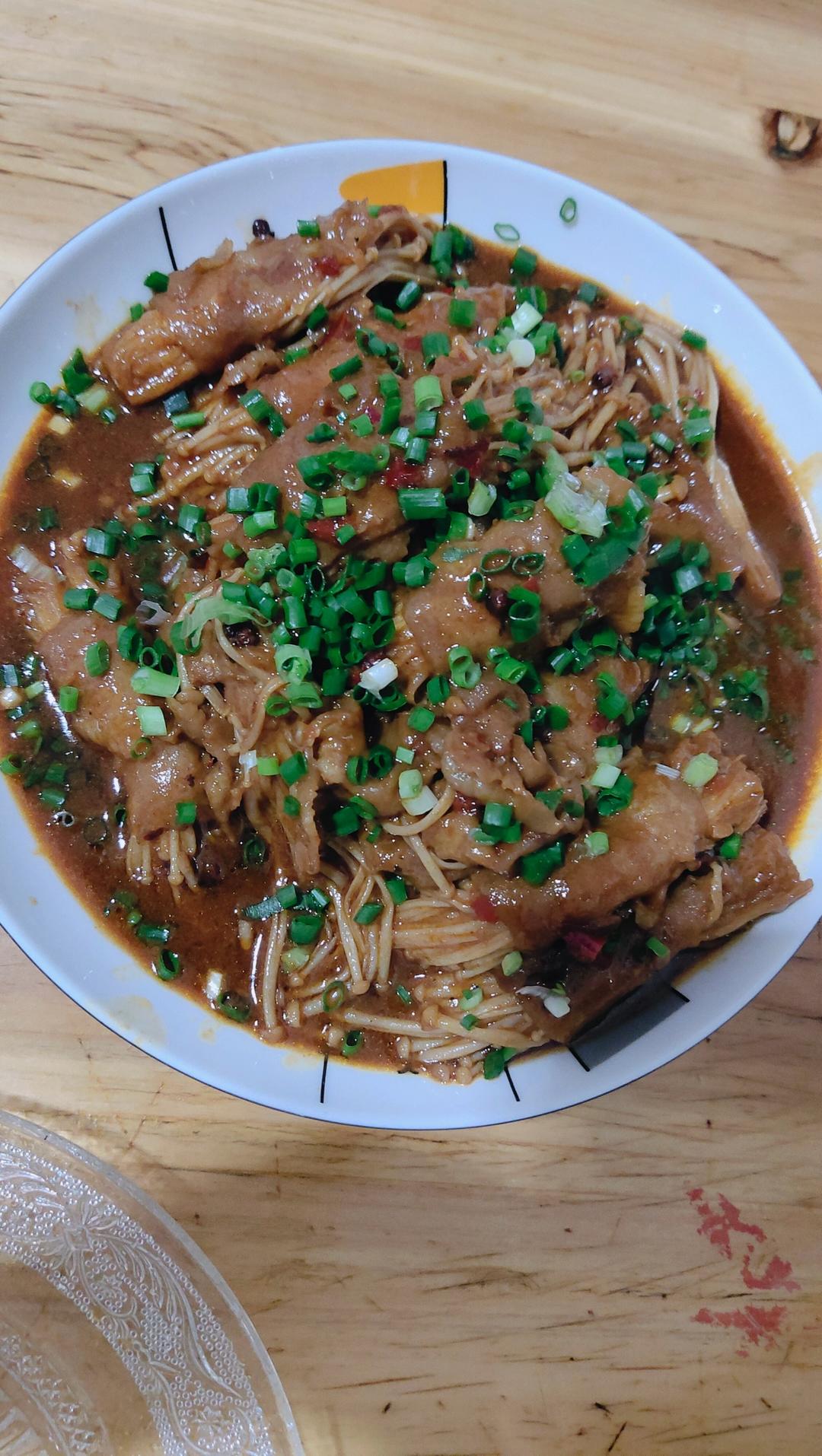 做法简单且巨下饭——金菇肥牛卷