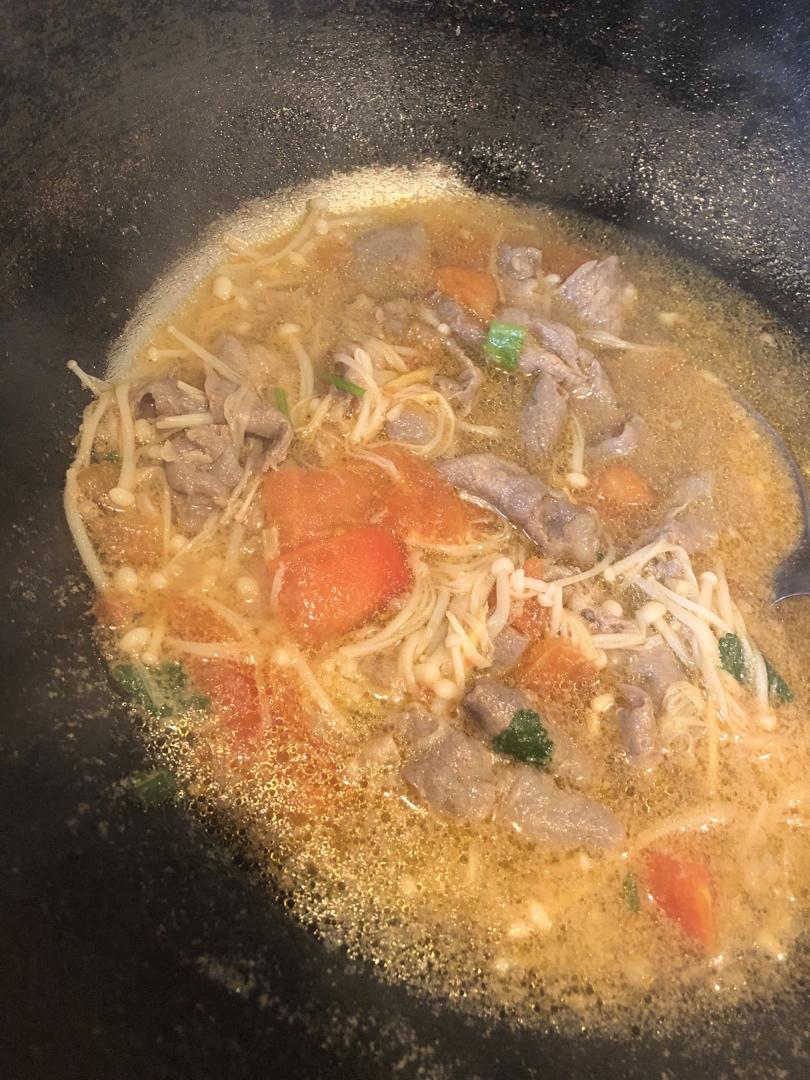 金针菇肥牛番茄锅