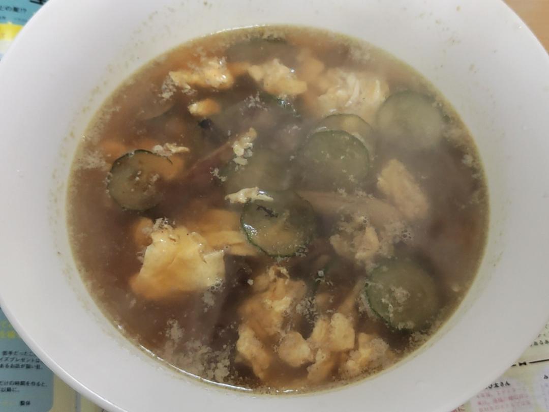 5分钟就能做好的巨鲜美的菌菇黄瓜汤