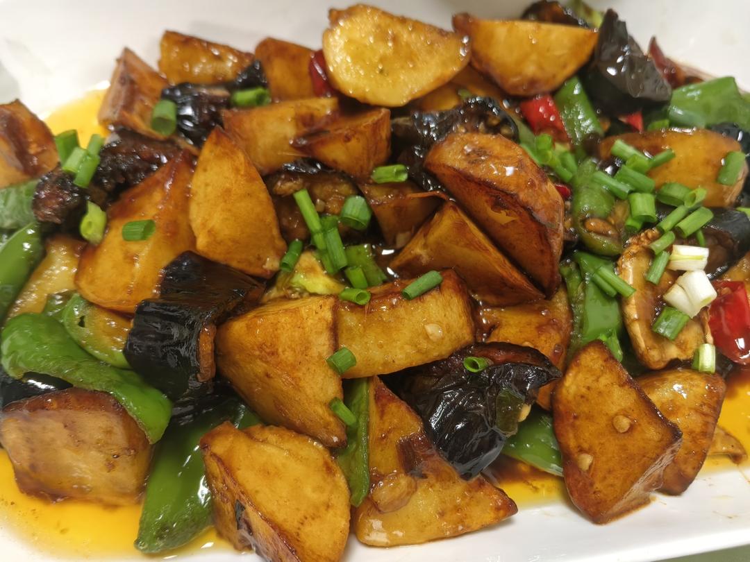 地三鲜（茄子，土豆，青椒）