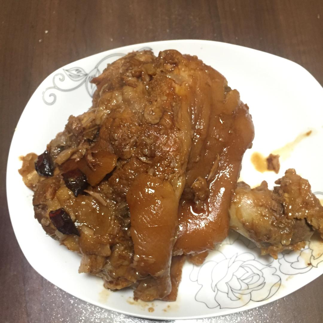 浓香红焖肘子