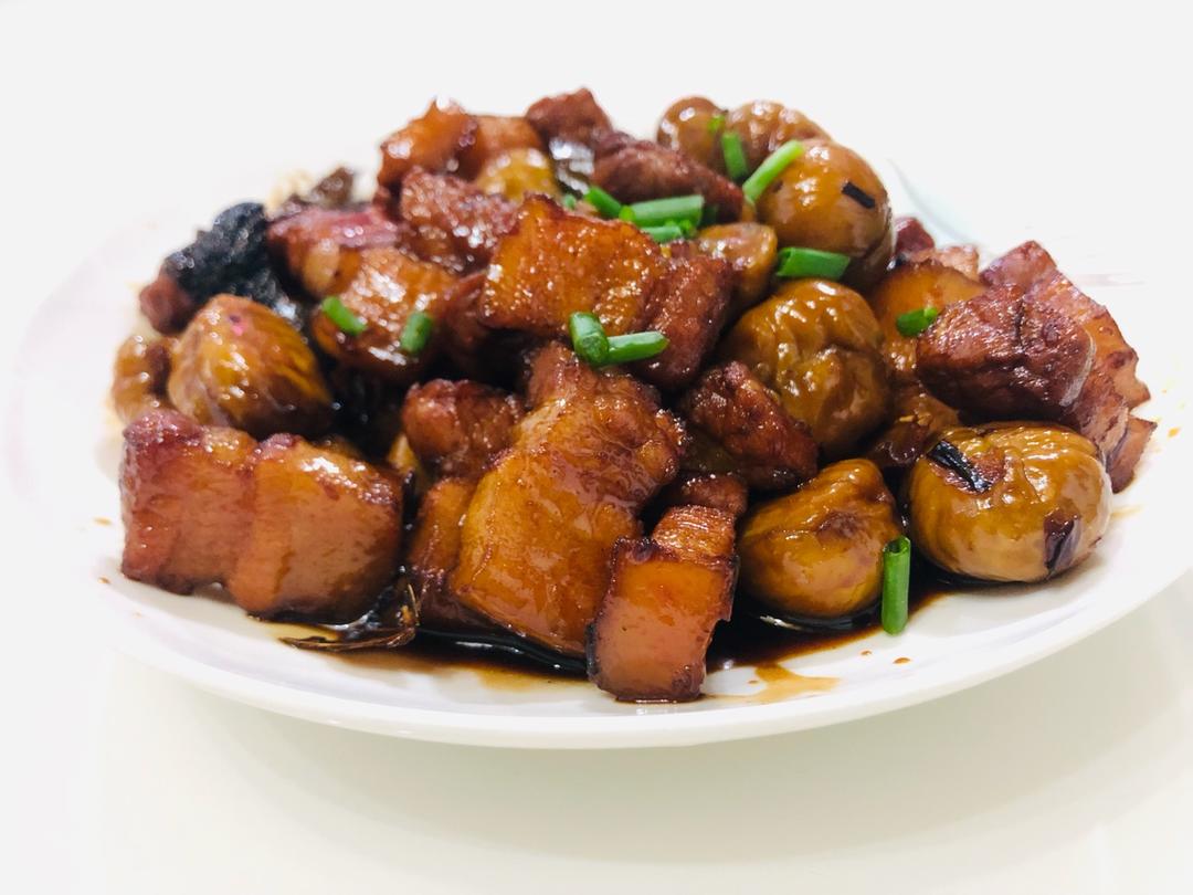 【板栗红烧肉】