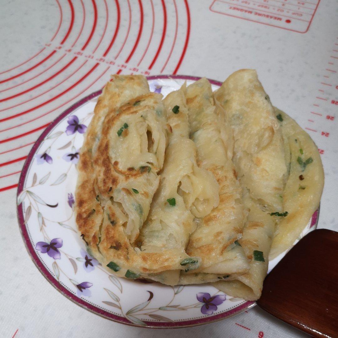 家常鸡蛋葱油饼 凉了也不硬 外酥里软 媲美早餐店 附细节视频详解