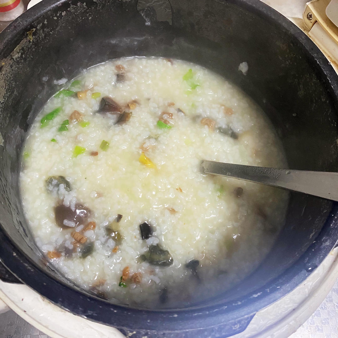 妈妈👩教我做的皮蛋瘦肉粥🥣简单快捷美味😋