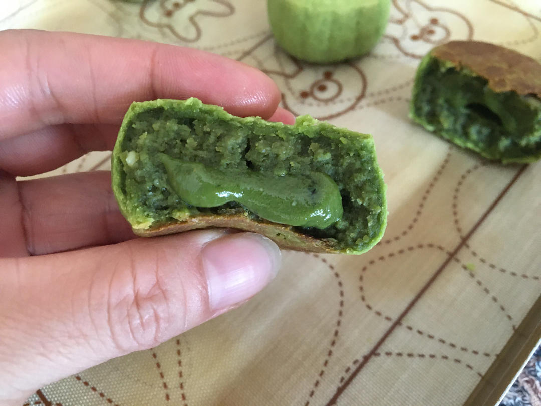 【视频菜谱】超高颜值又好吃的的流心月饼超详细