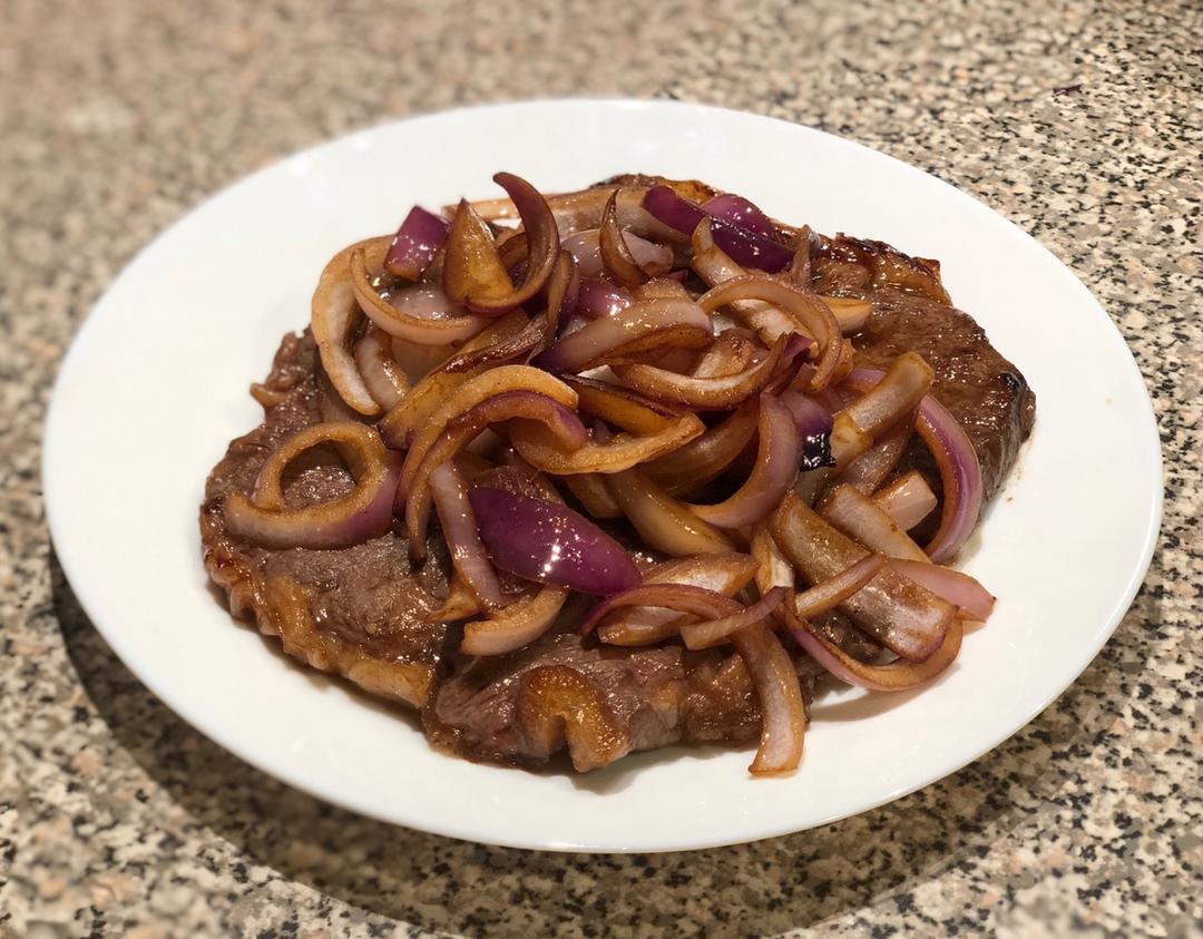 韩式煎薄牛排配罗勒土豆泥