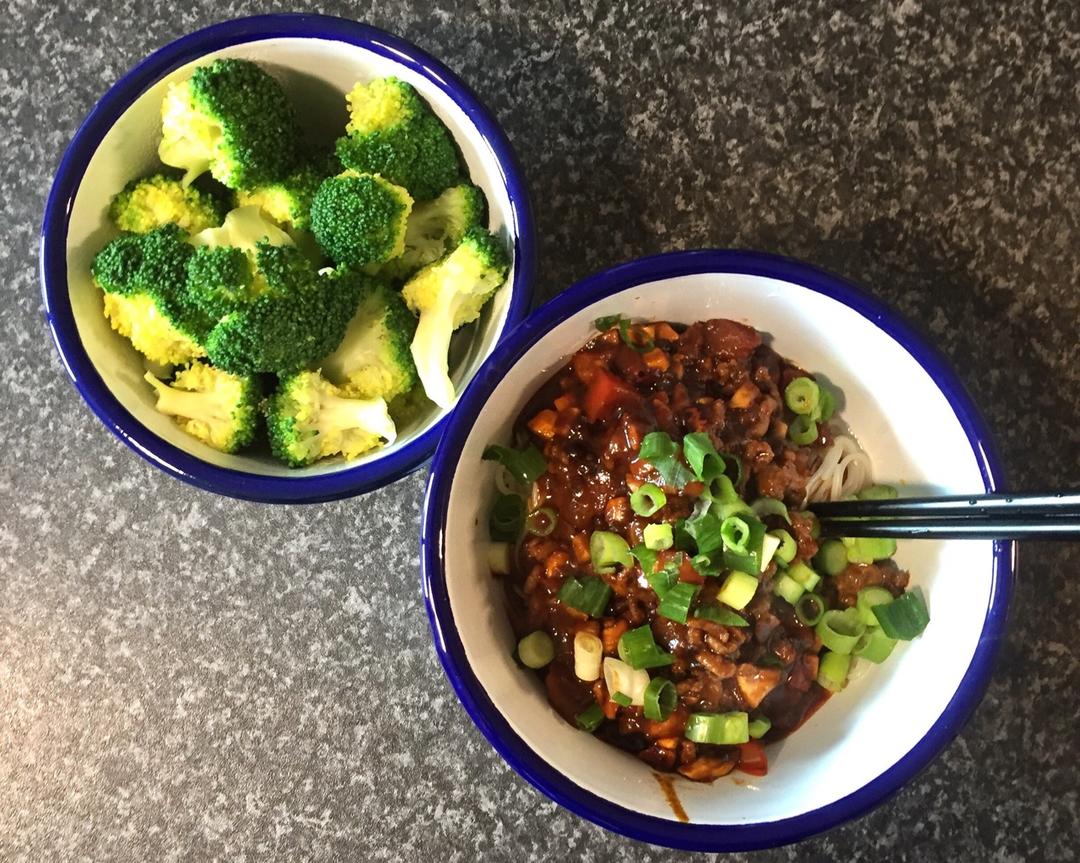 随心所欲炸酱面的做法