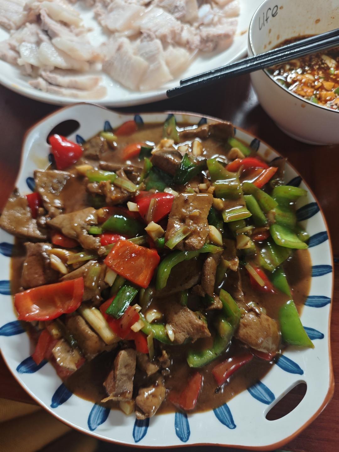 野性十足的湘西名菜【土匪猪肝】，吃它一定要备足米饭！