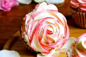 【玫瑰迷情】缤纷花果茶纸杯蛋糕的做法 步骤10