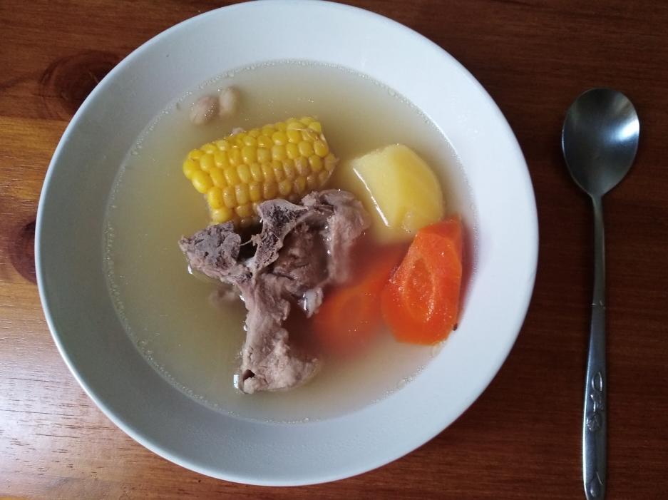 老火汤系列：红萝卜玉米土豆龙骨汤