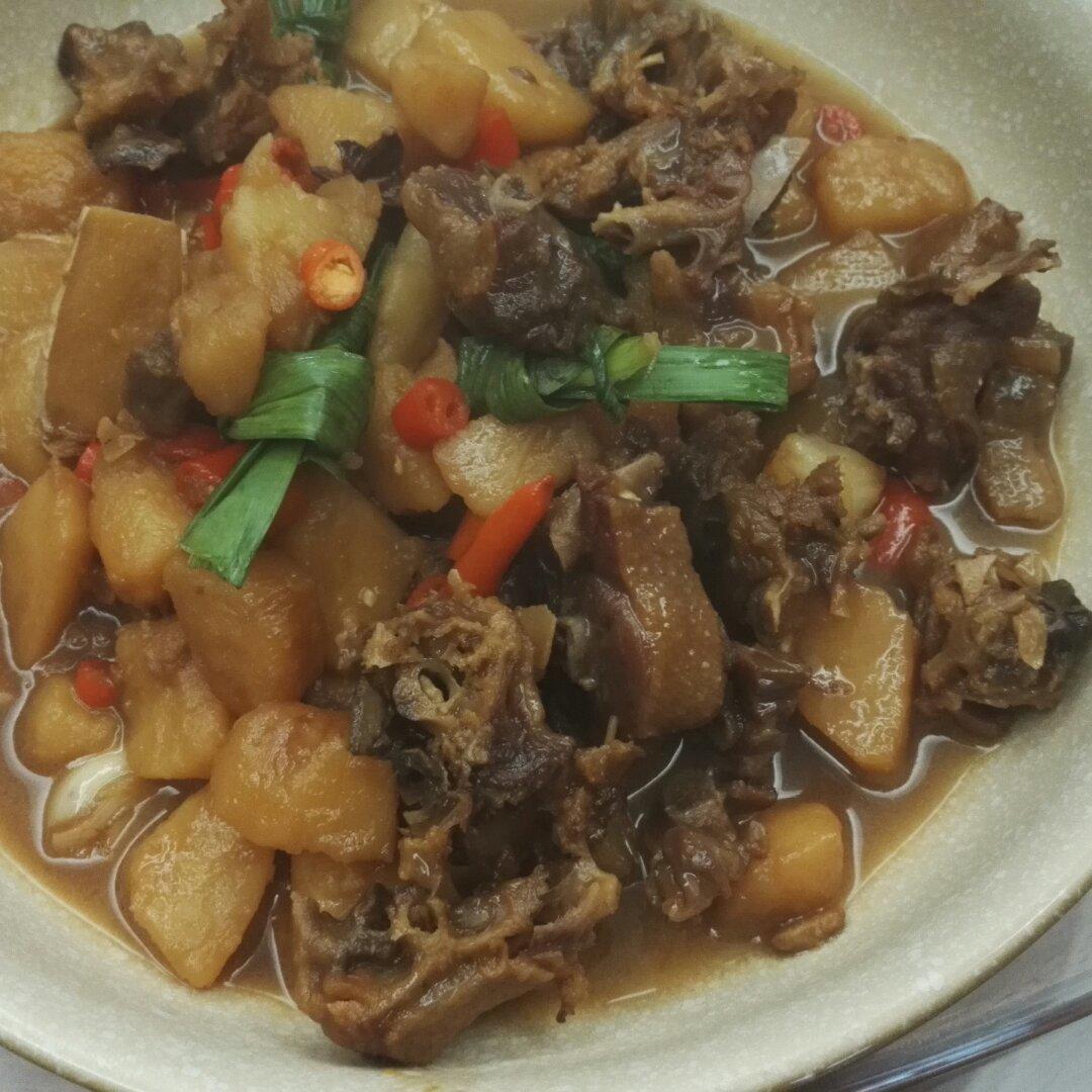板鸭焖土豆