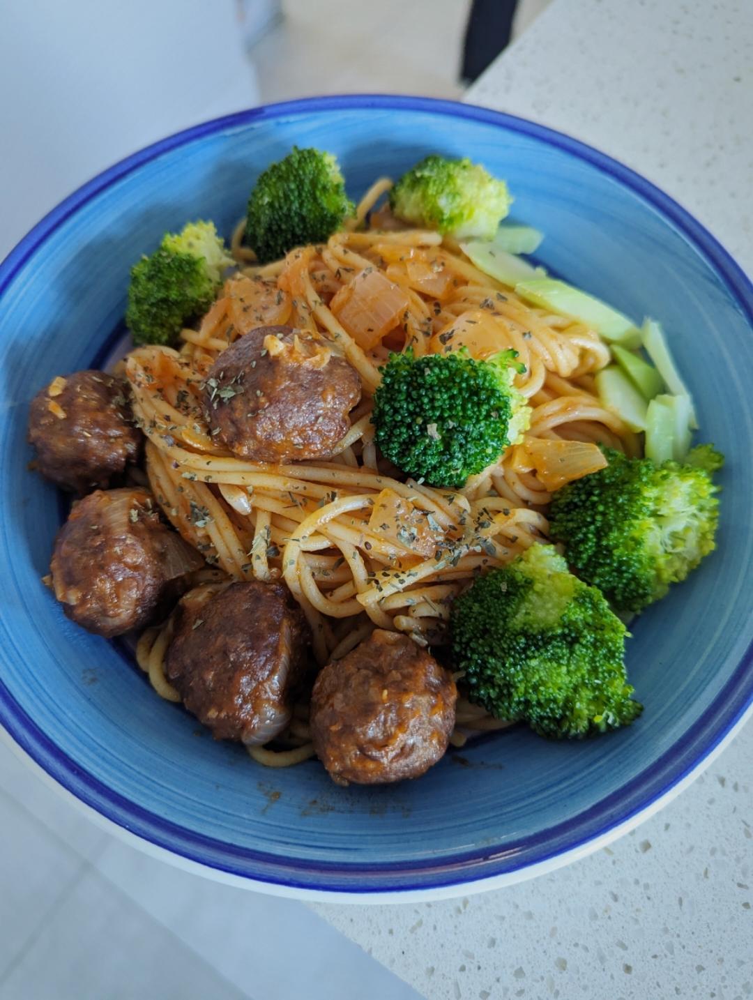 经典意大利面～～红酱牛肉丸意面（pasta with meatball）