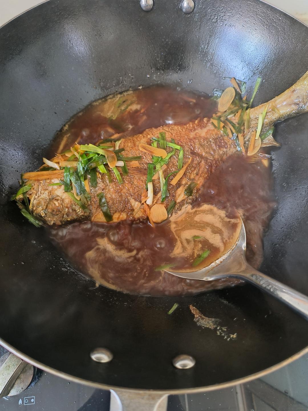 红烧黄鱼—鱼皮不破的小窍门