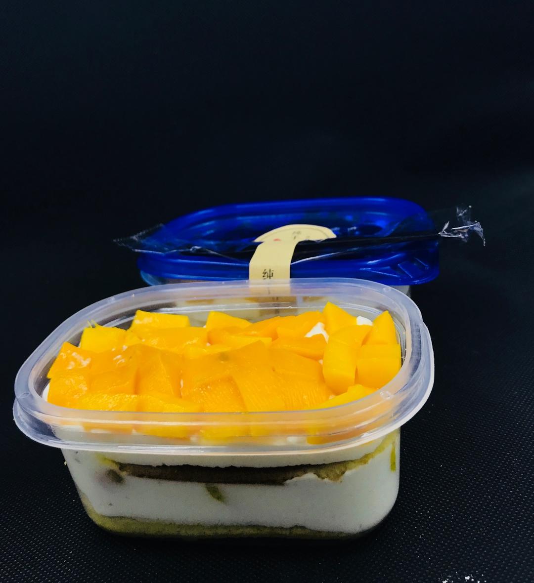 草莓奶油蛋糕盒子