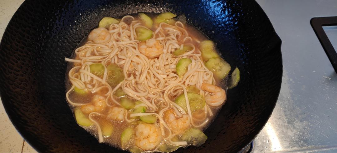 黄瓜虾仁面