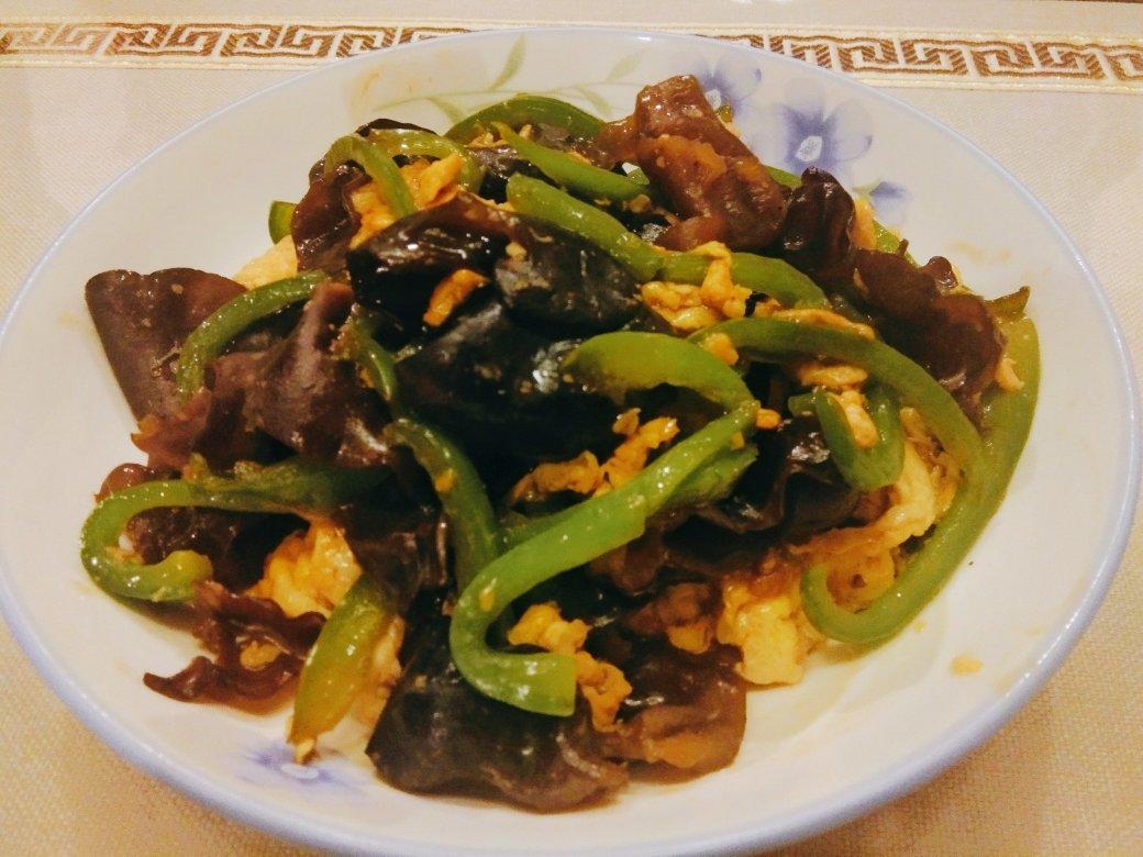 家常快手青椒木耳炒鸡蛋