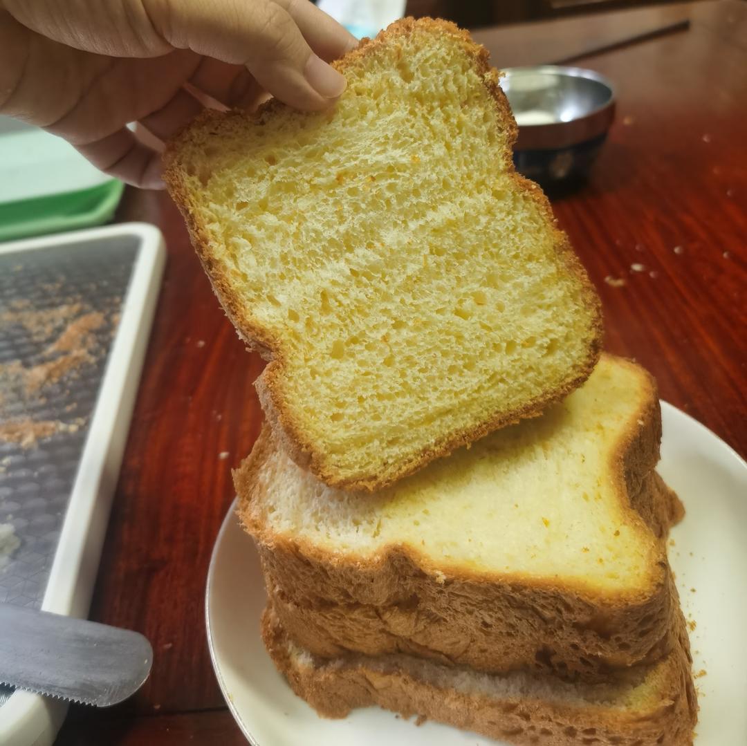 奶香纯粹的重料淡奶油吐司