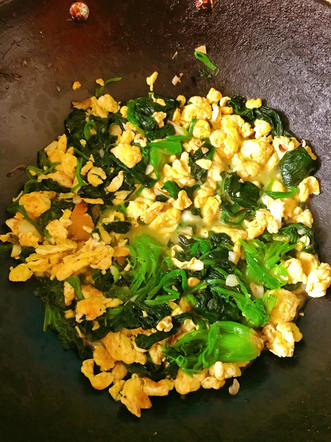 菠菜炒鸡蛋的做法