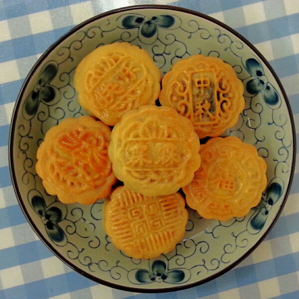 广式蛋黄莲蓉月饼