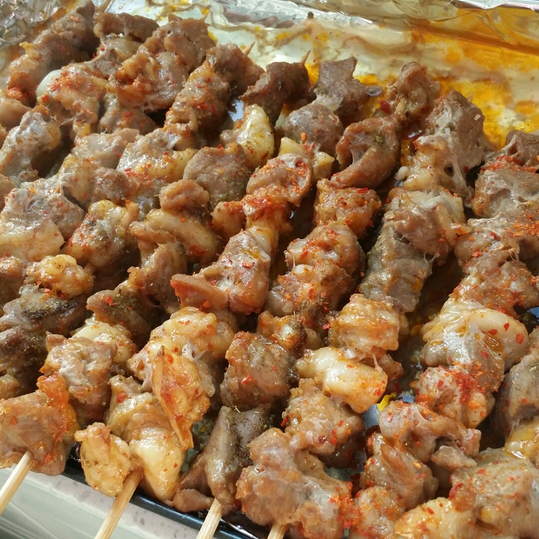 生烤羊肉串