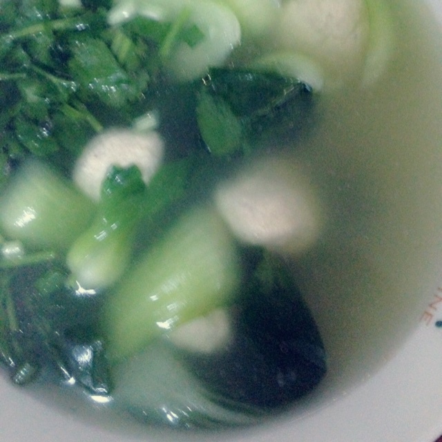 鸡肉丸子青菜汤