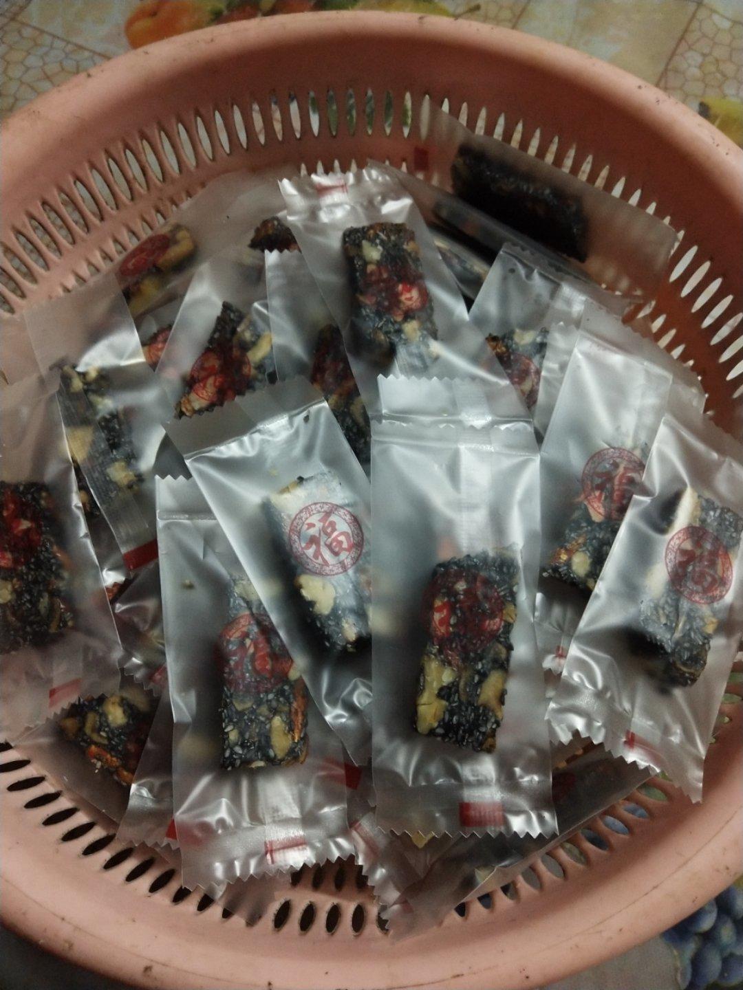 枸杞核桃花生黑芝麻片