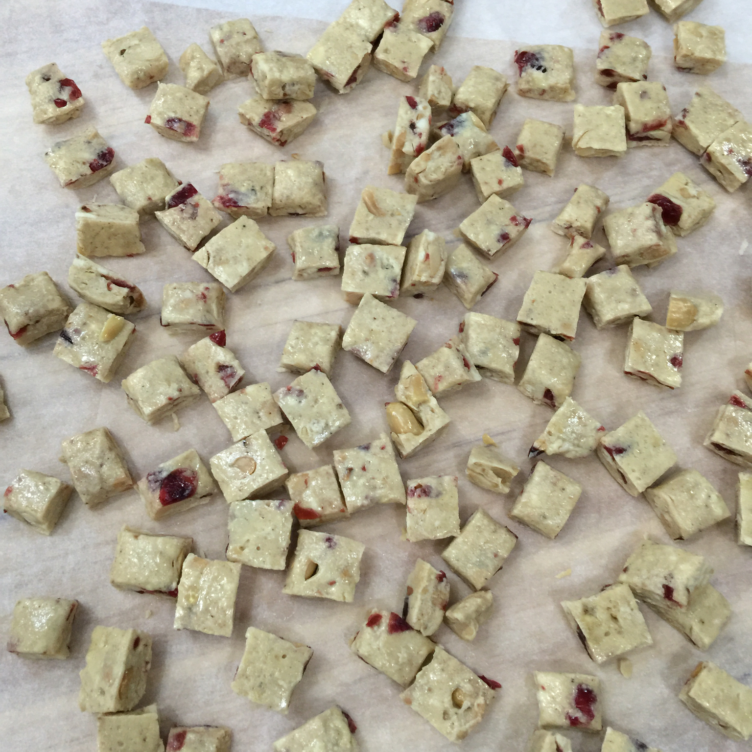 视频：用棉花糖制作超级好吃的杏仁蔓越莓牛轧糖