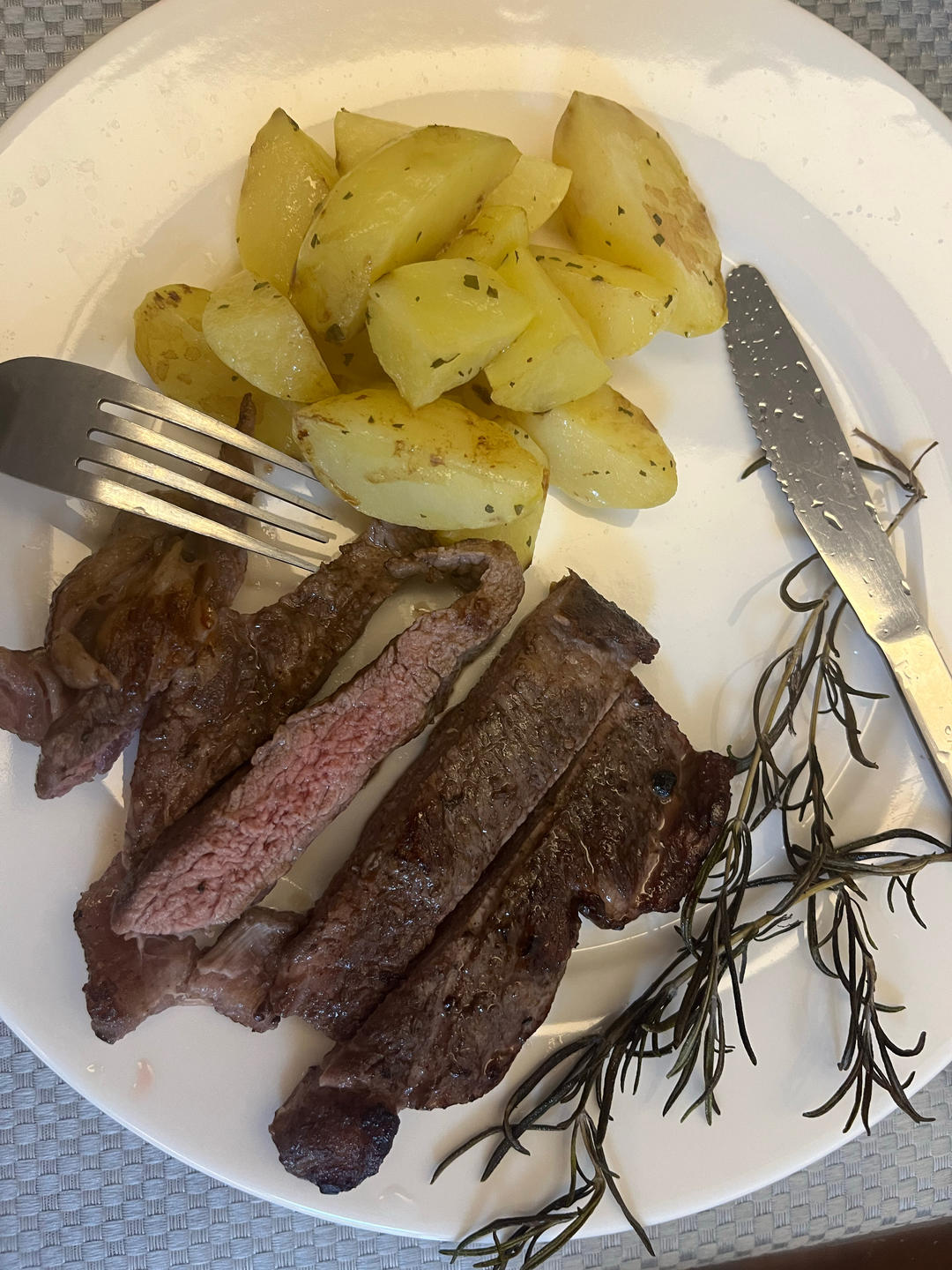 柔嫩多汁，烤箱烤出来的嫩烤牛排