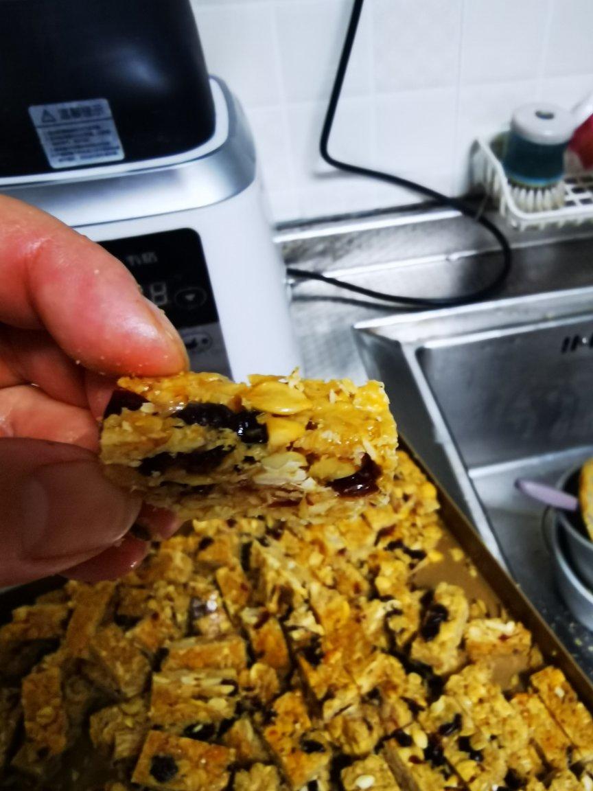 【燕麦坚果能量棒】这样做切糕，堪称冬天里的一把火！