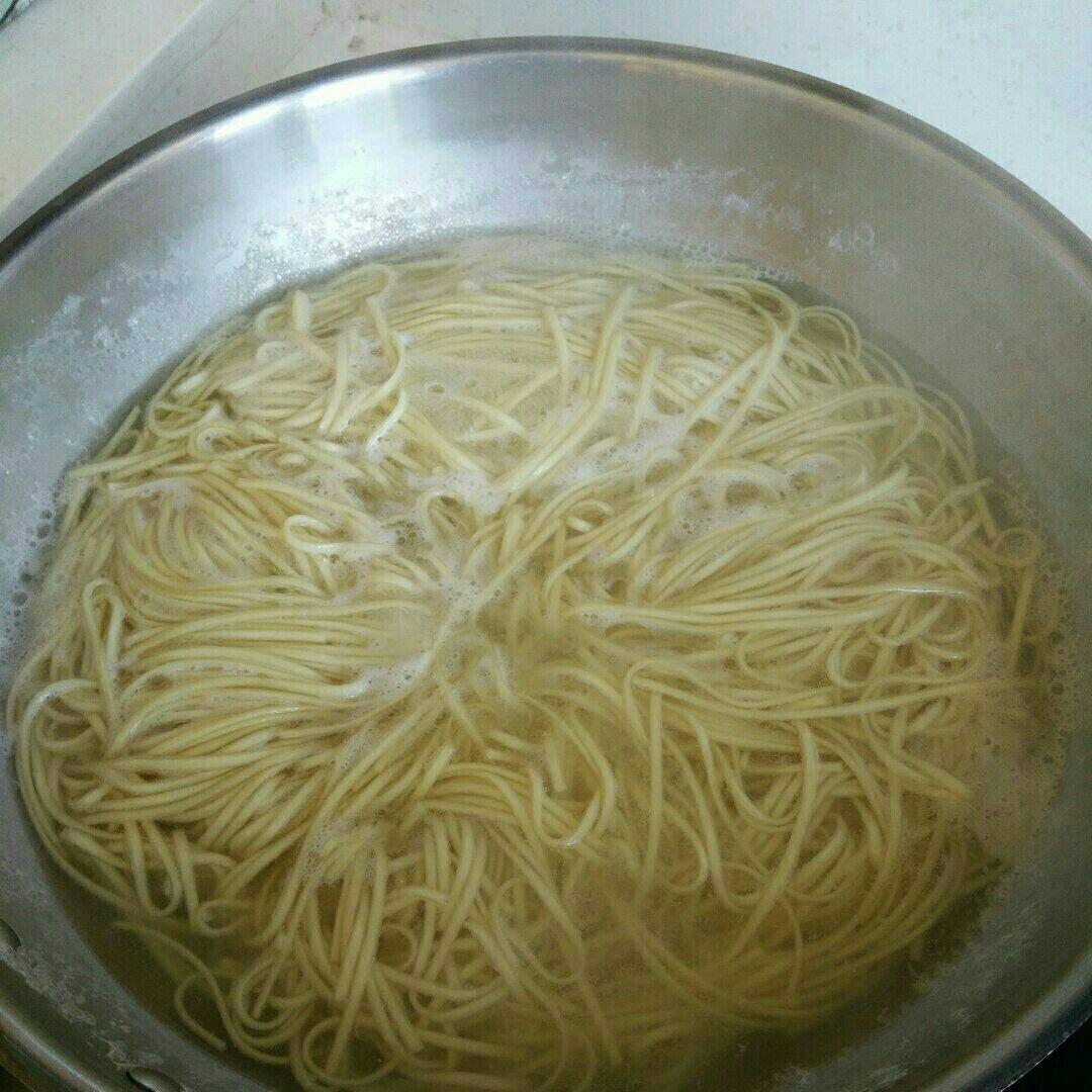 西红柿茄子肉丁打卤面