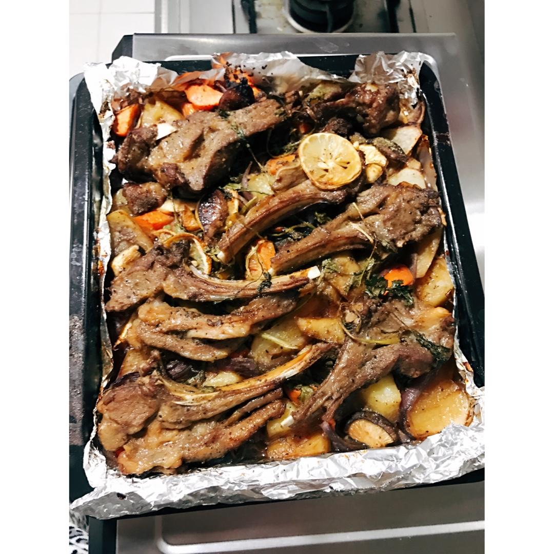 孜然羊排烤土豆