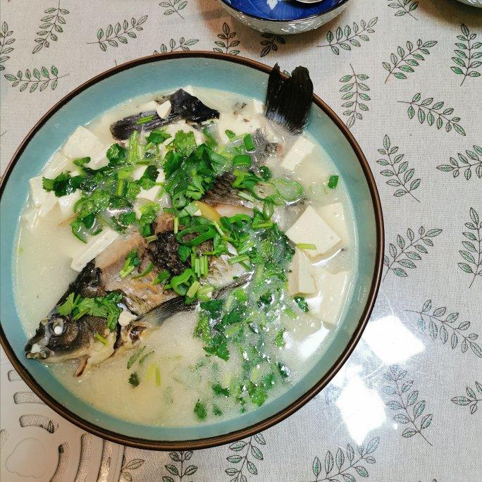 鲫鱼豆腐汤