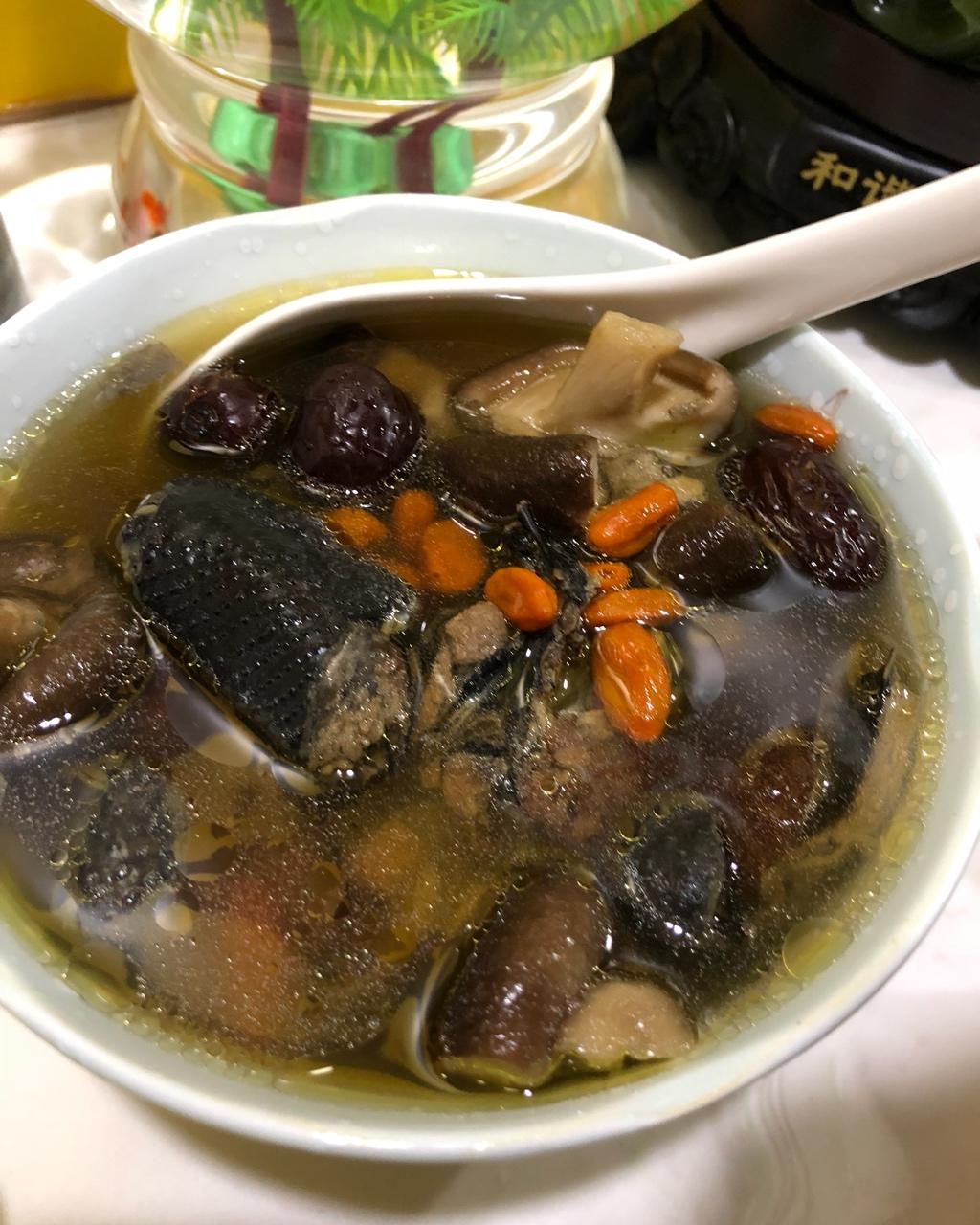 手机用户8223v145做的枸杞红枣乌鸡汤