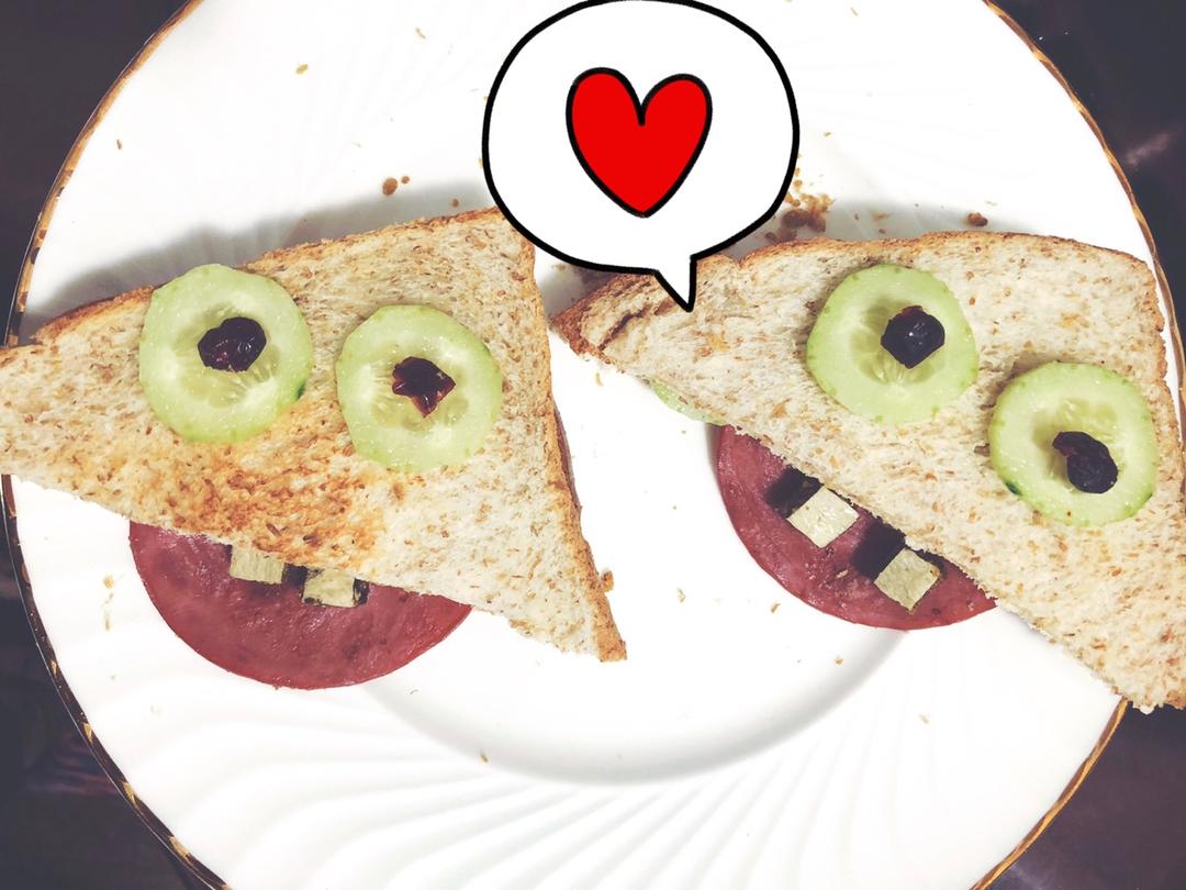 会吐舌头的大牙怪三明治