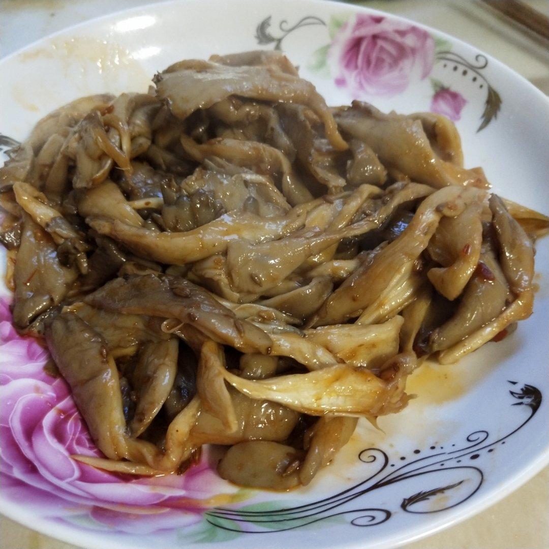 孜然蒜蓉辣酱炒鲜蘑