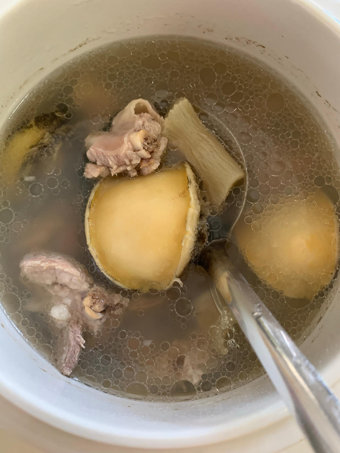 滋补花胶排骨汤