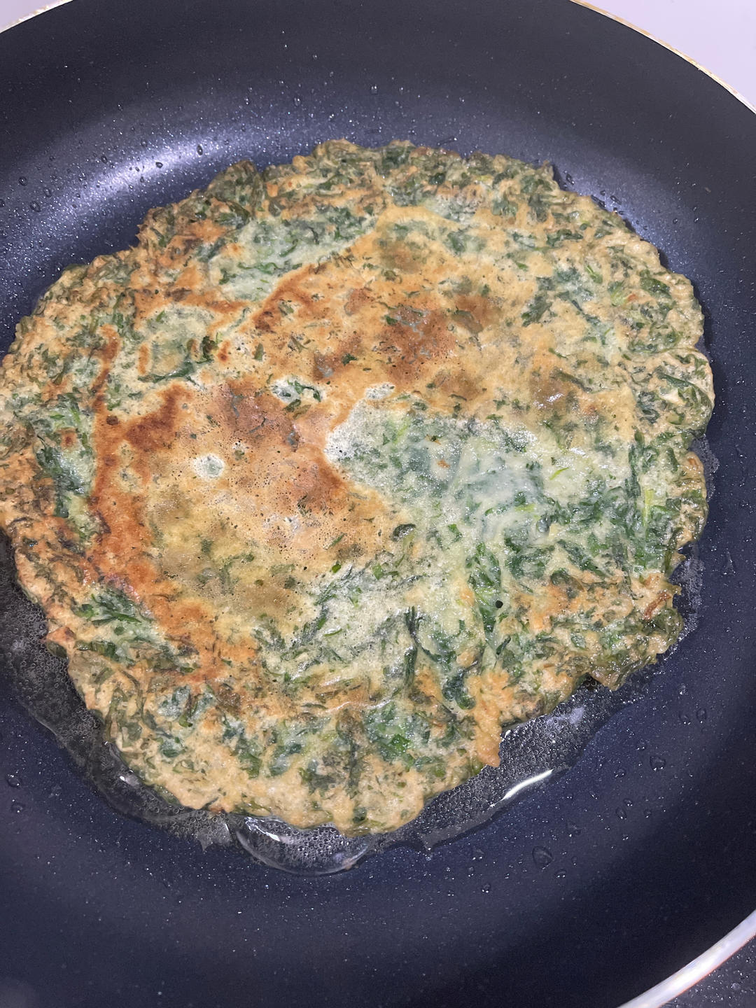 芦蒿叶蛋饼——芦蒿叶子别再扔啦！