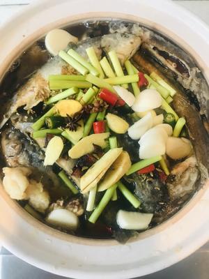 超级简单好吃的砂锅炖杂鱼的做法 步骤8