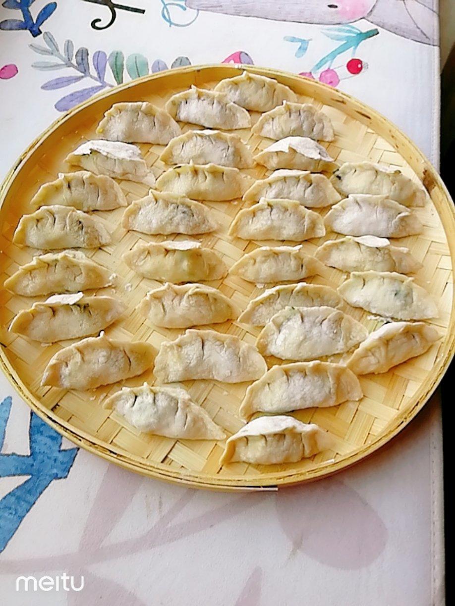 鸡蛋猪肉粉条空心菜饺子