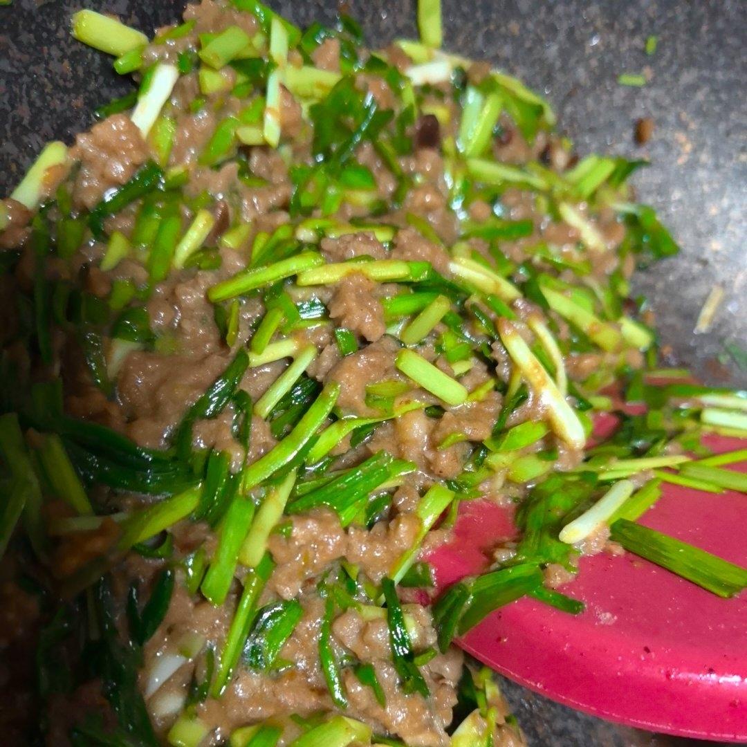 韭菜苔炒肉沫