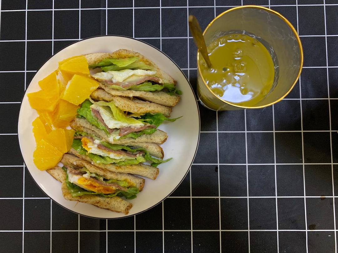 早餐培根鸡蛋三明治（十分钟）的做法