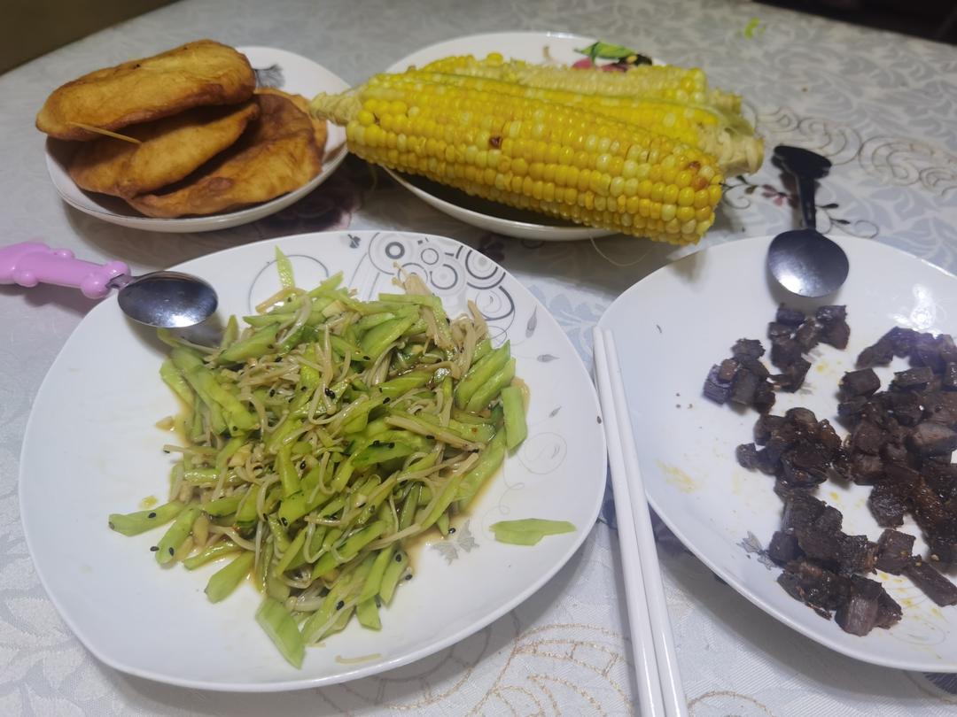 根本停不下来的凉拌金针菇