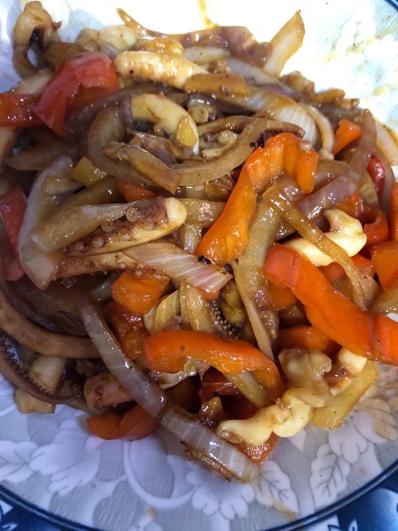 双个锦做的洋葱爆炒鱿鱼须