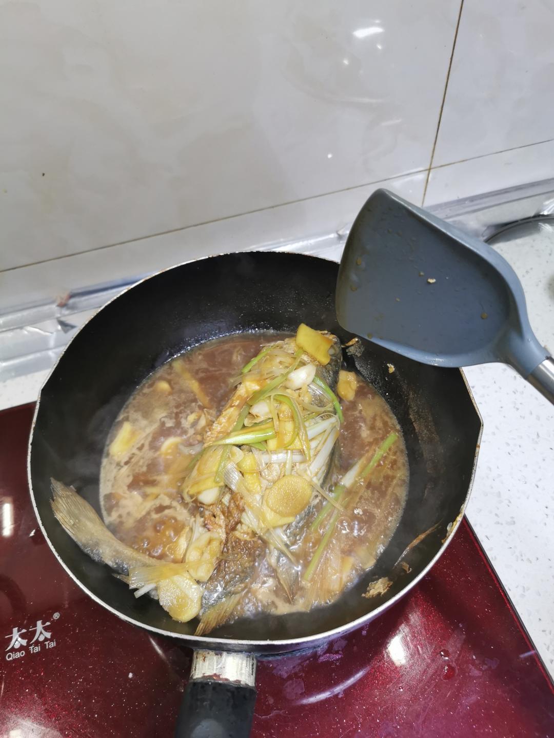 红烧黄鱼—鱼皮不破的小窍门