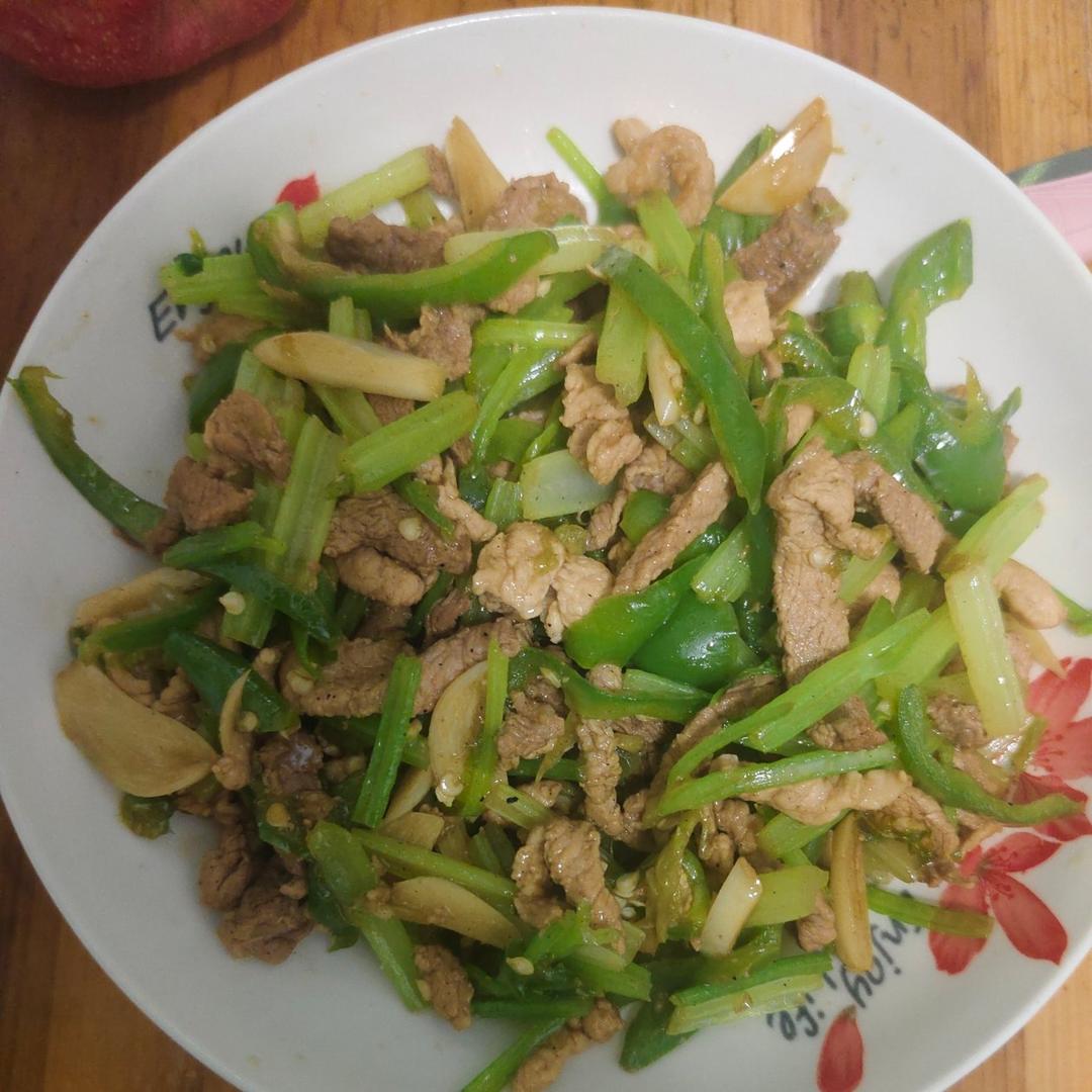 芹菜炒肉丝，晚餐吃不腻的家常小炒！