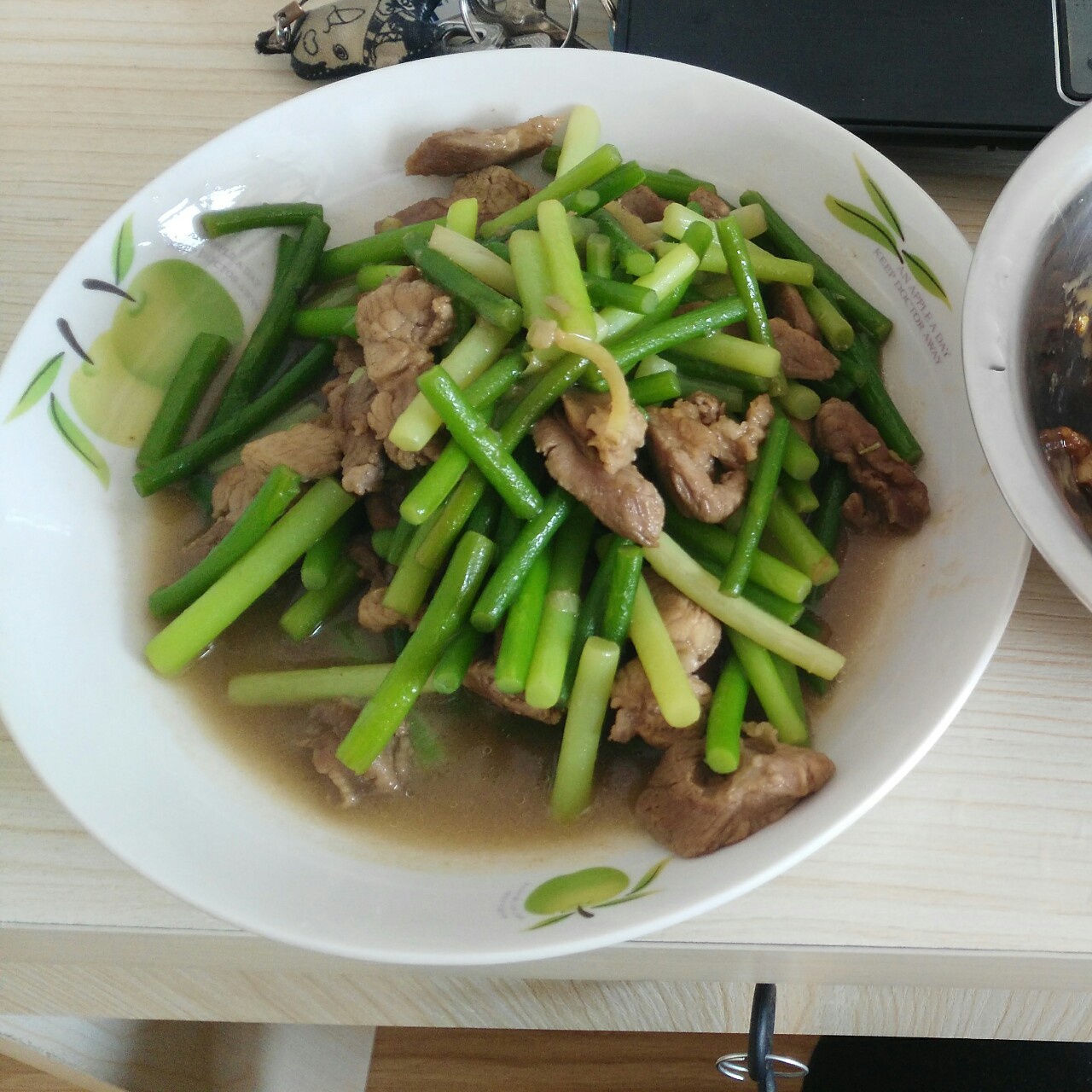蒜台炒肉片